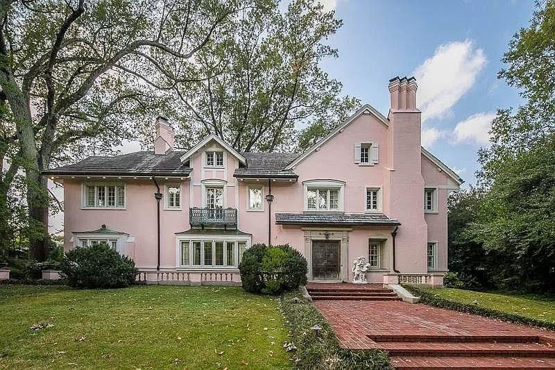 1925 Pink Mansion For Sale In Memphis Tennessee — Captivating Houses