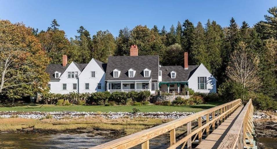 1917 Devereux Cottage For Sale In Islesboro Maine — Captivating Houses