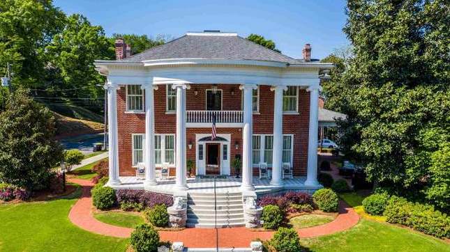1910 Neoclassical For Sale In Rome Georgia — Captivating Houses
