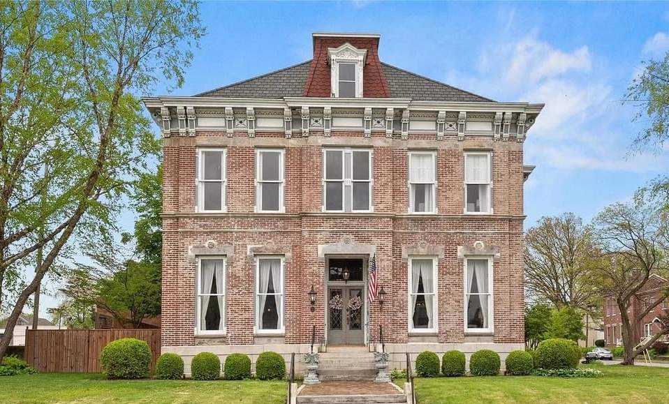 1880 Italianate For Sale In Belleville Illinois — Captivating Houses