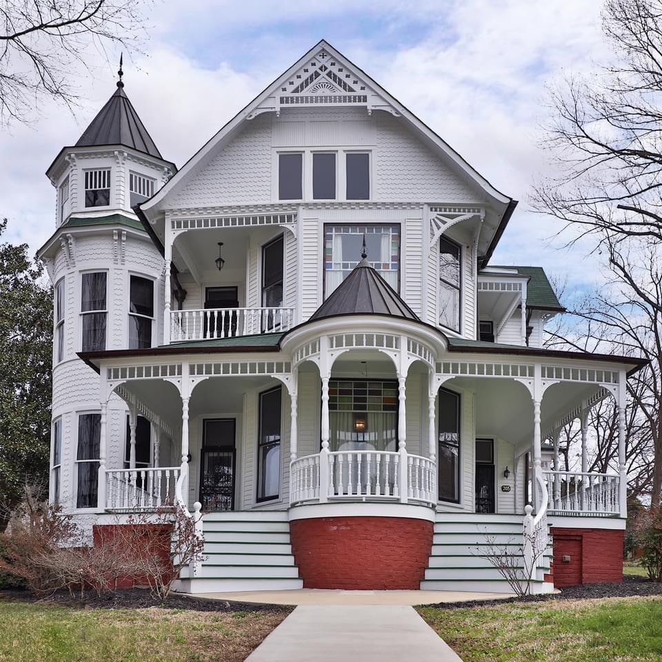 1895 Victorian For Auction In Martin Tennessee