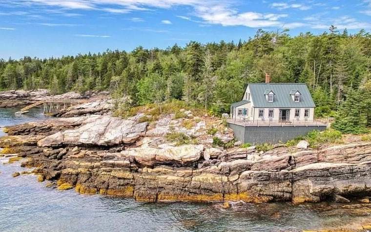 1928 Summer Cottage For Sale In Southport Maine — Captivating Houses