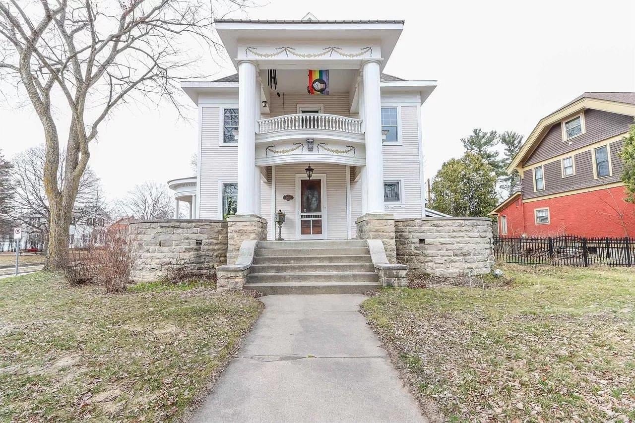 1906 Neoclassical For Sale In Stevens Point Wisconsin