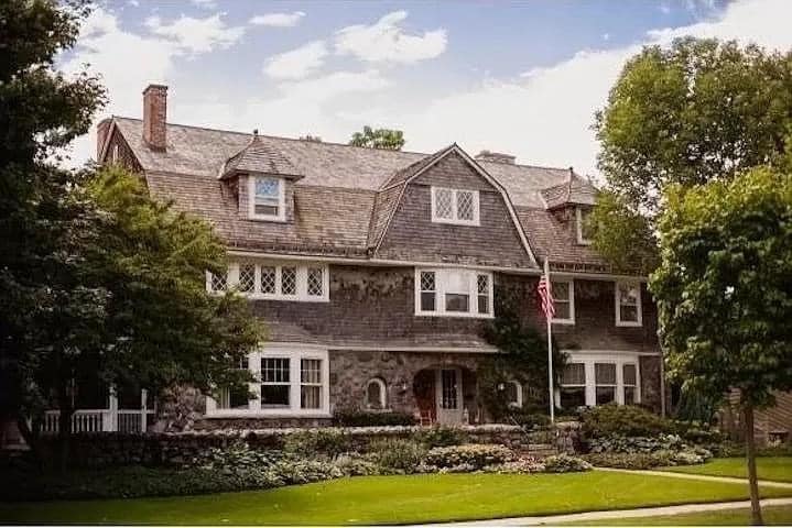 1905 Dutch Colonial For Sale In Neenah Wisconsin